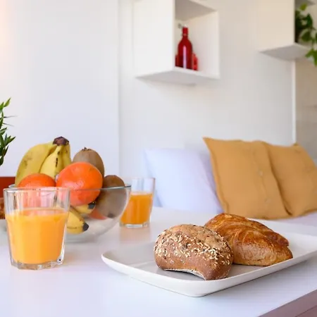 Apartment Sea & Mountain, Front Line, 1 Min To By 10tosea *